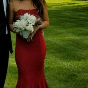 Stunning strapless red gown